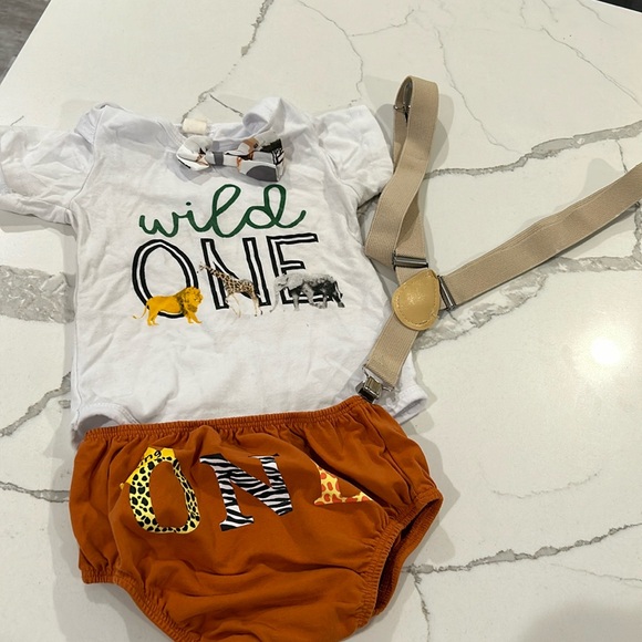 First birthday outfits and decor bundle - Picture 5 of 14